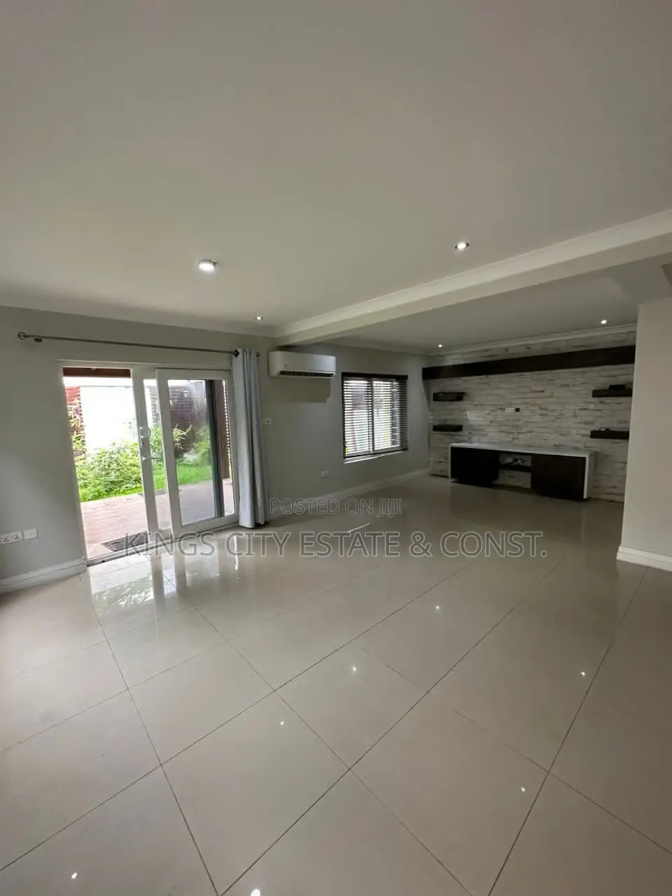 5bdrm Townhouse / Terrace in American-Embassy, Cantonments for rent