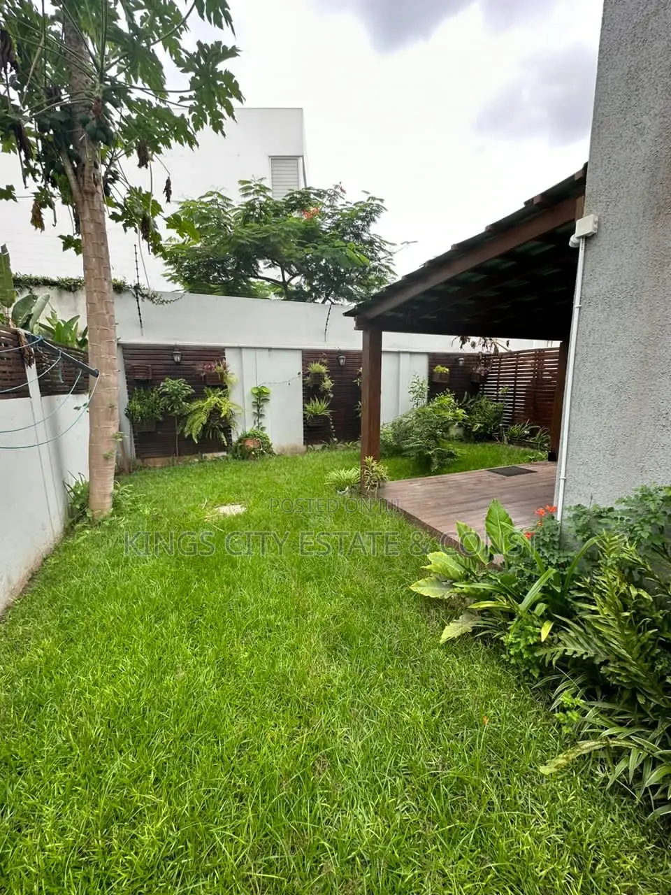 5bdrm Townhouse / Terrace in American-Embassy, Cantonments for rent
