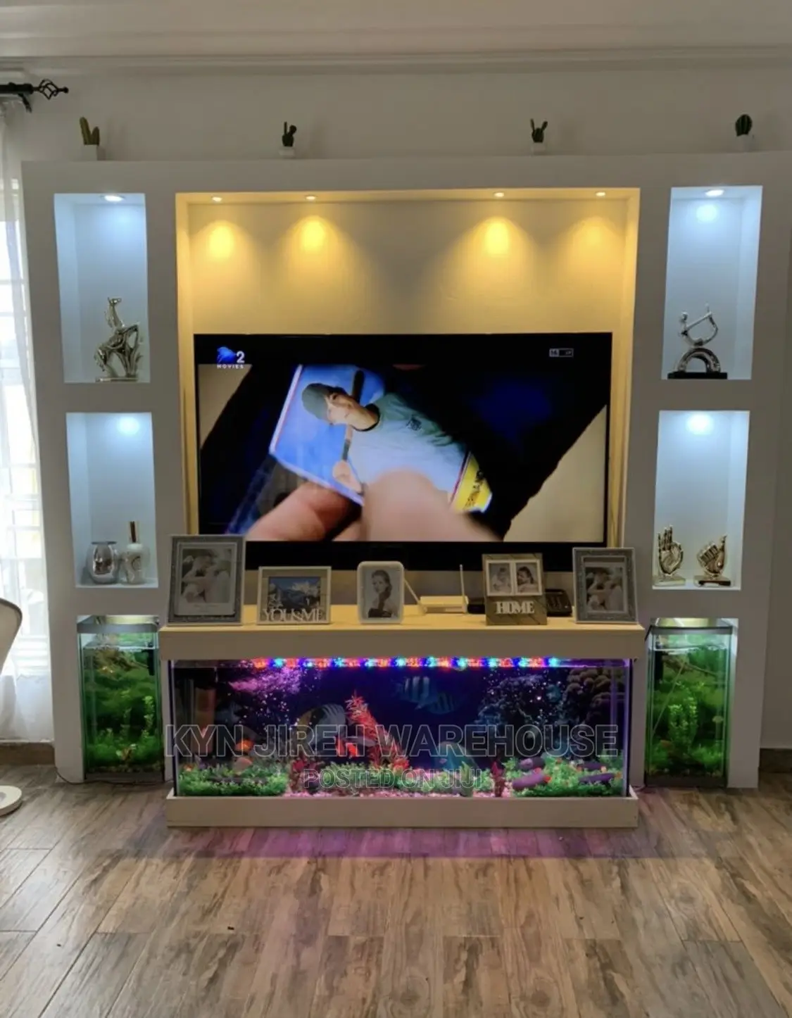 Adom Tv Stand Aquarium With Fishes