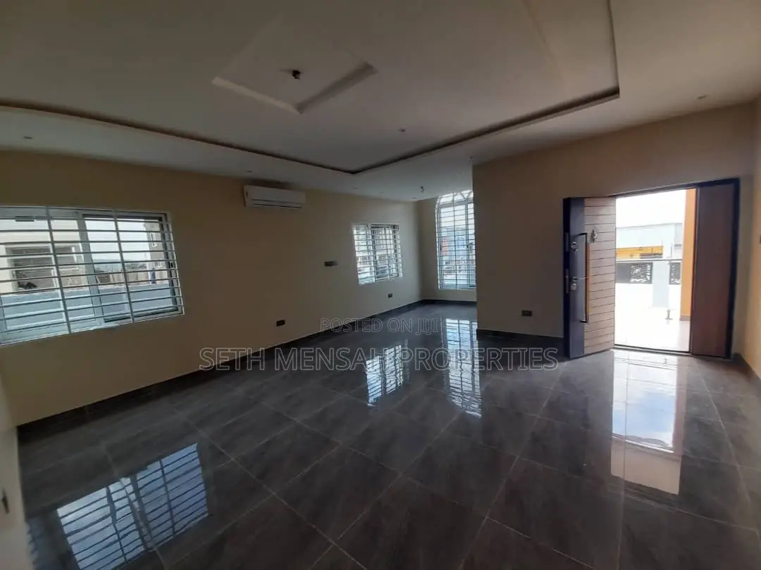 3bdrm House in Oyarifa for sale