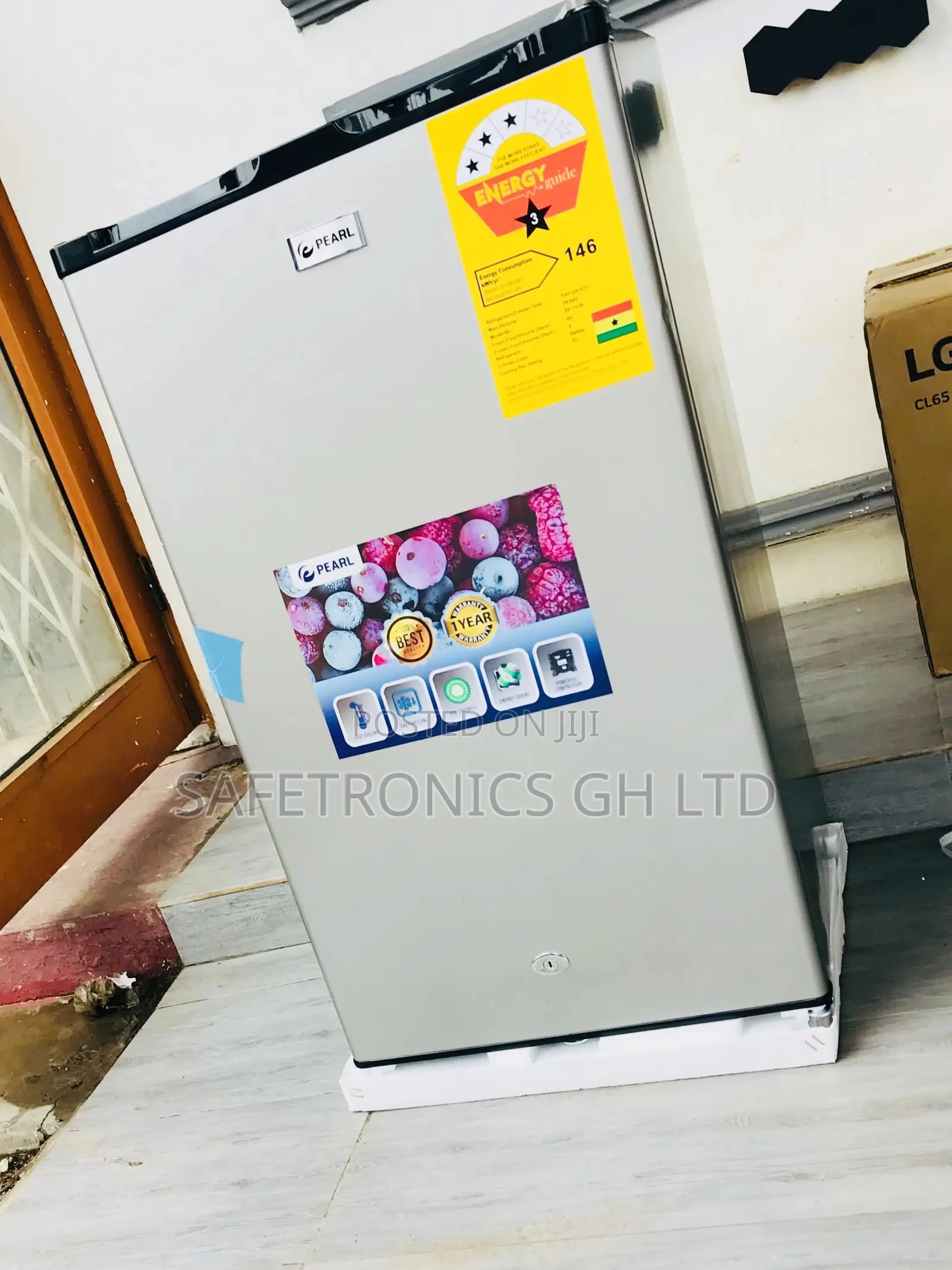 Grab Tabletop Pearl Fridge 82 Liter Topfreezer 