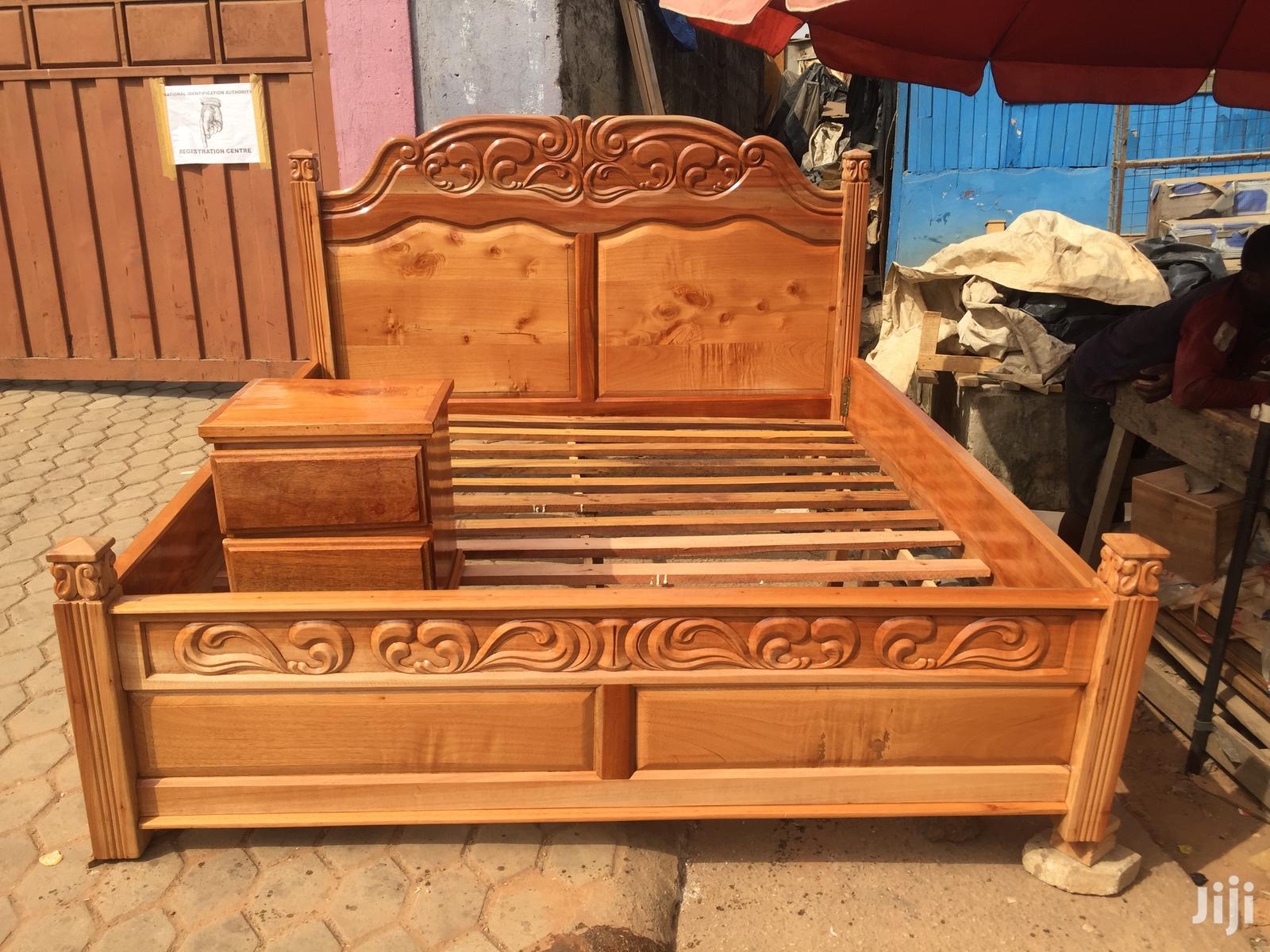 Queen Size Curving Bed