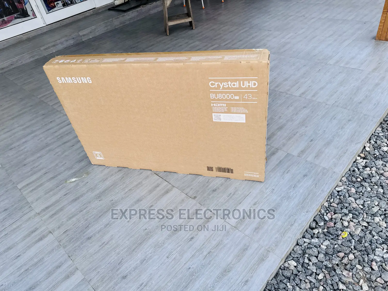 Crystal UHD Display Samsung 43”Bu8072