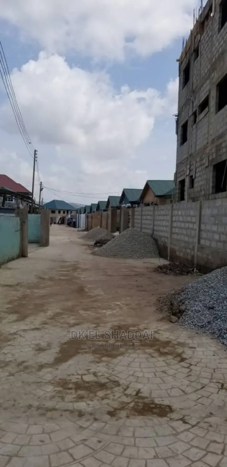 4bdrm House in Pokuase for sale
