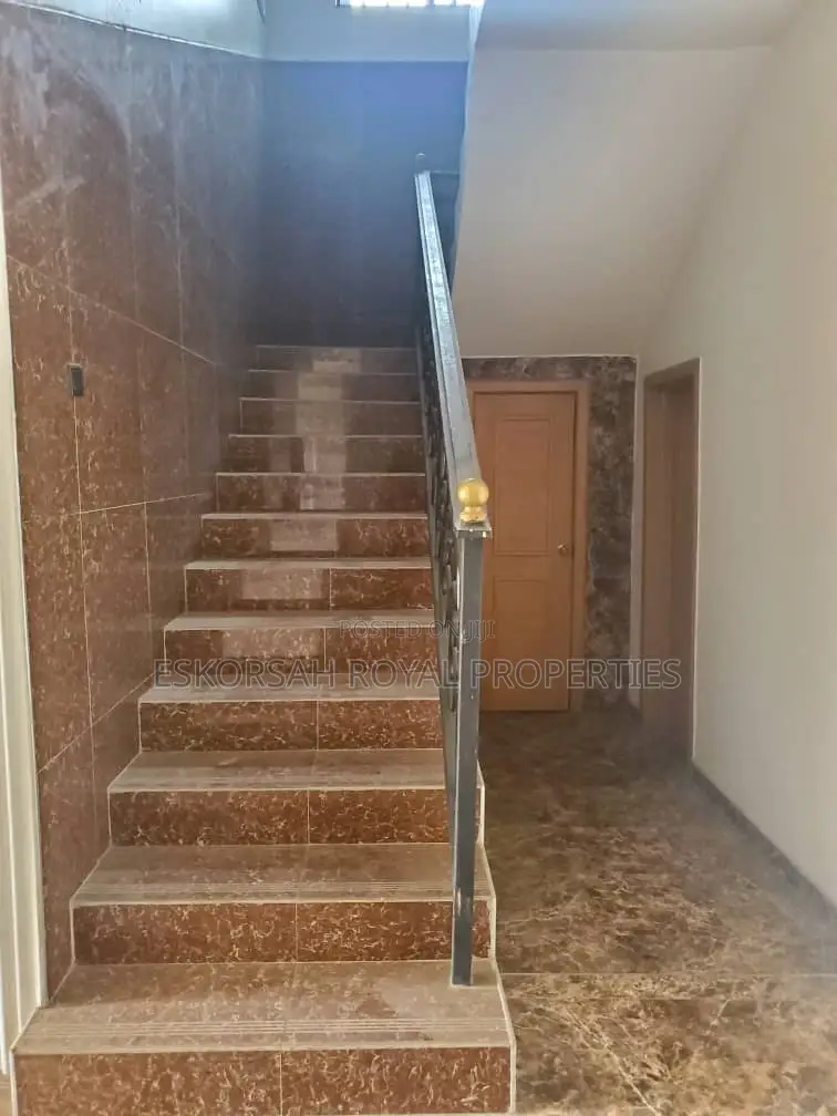 7bdrm House in East Legon American for rent