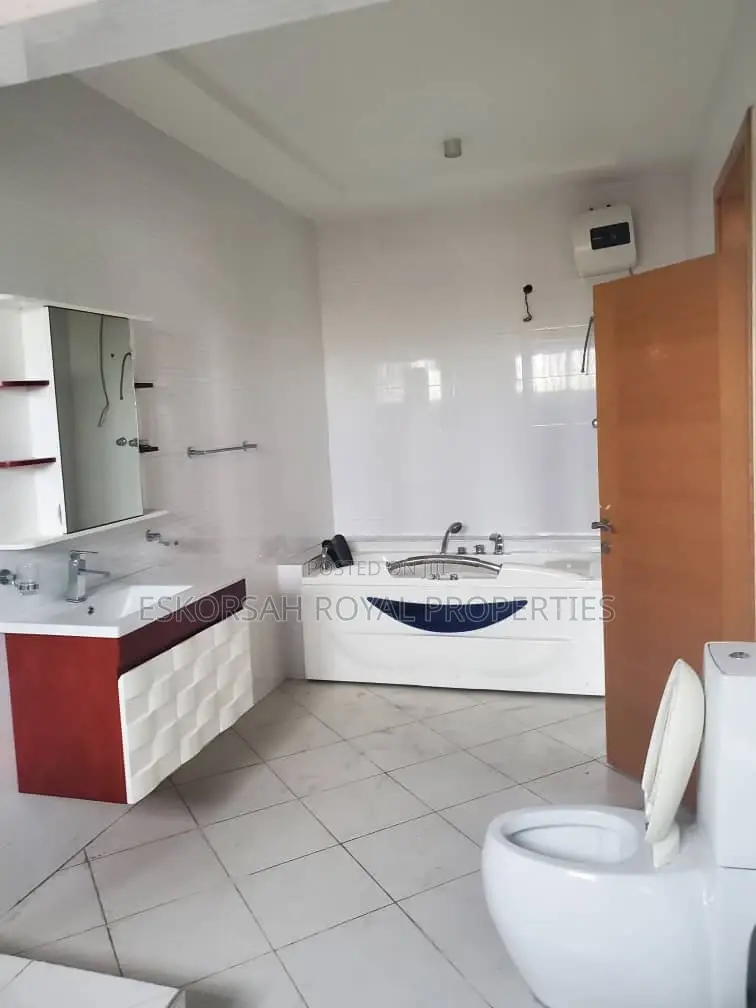 7bdrm House in East Legon American for rent