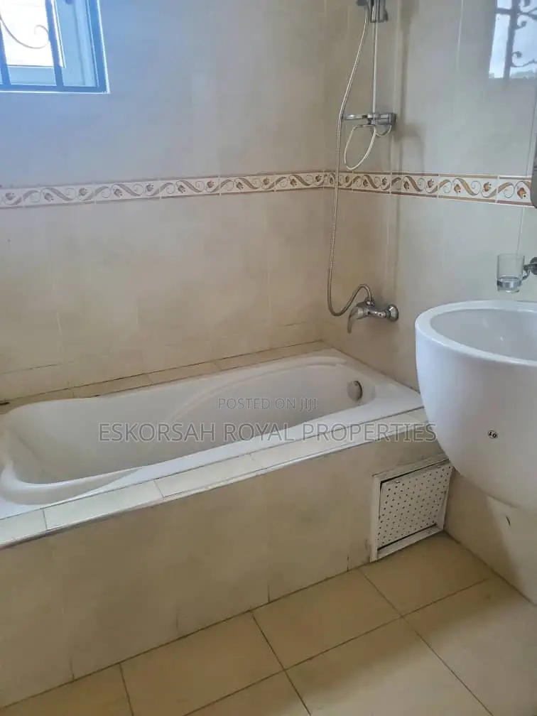 7bdrm House in East Legon American for rent