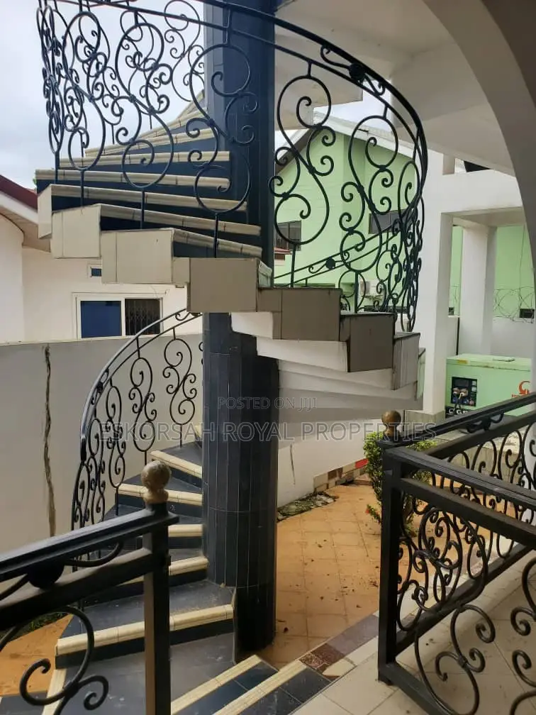 7bdrm House in East Legon American for rent