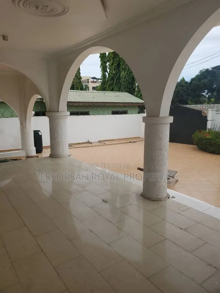 7bdrm House in East Legon American for rent
