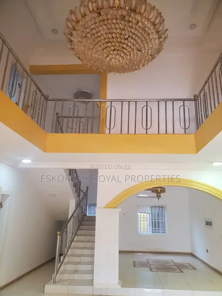 7bdrm House in East Legon American for rent