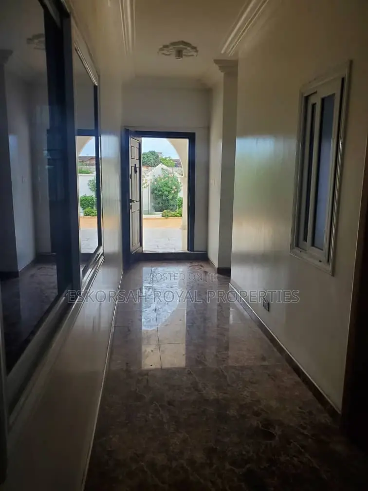 7bdrm House in East Legon American for rent