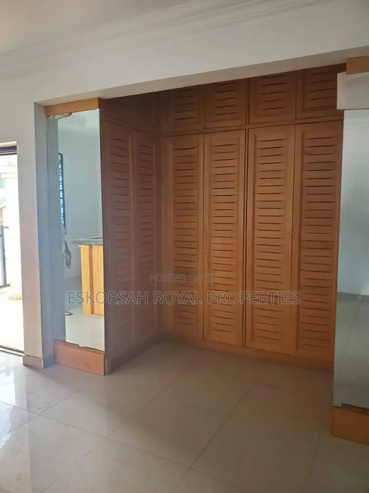 7bdrm House in East Legon American for rent