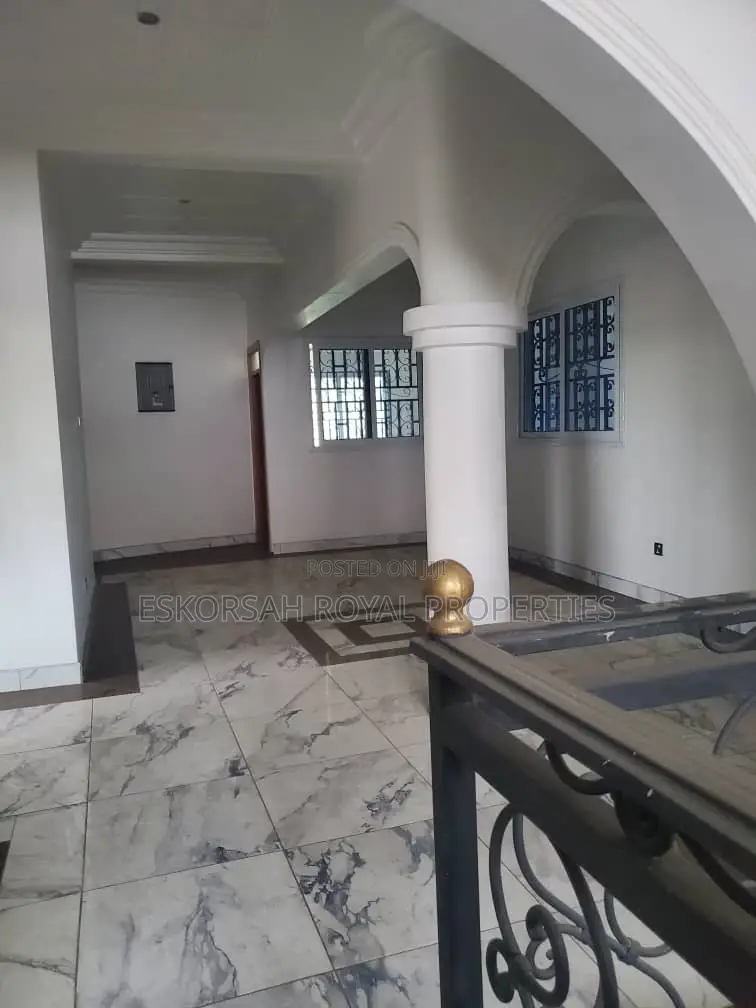 7bdrm House in East Legon American for rent