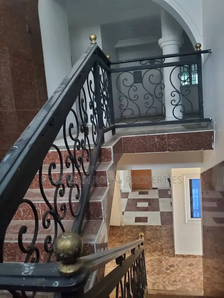 7bdrm House in East Legon American for rent