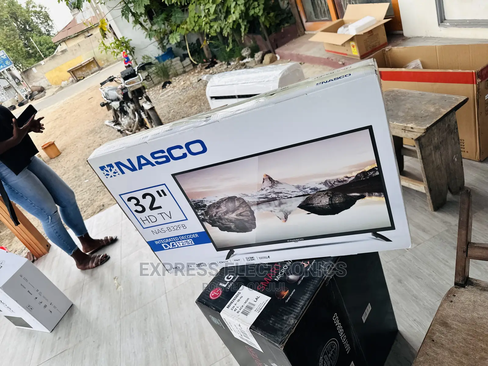 Neatly Sealed FHD Satellite Digital Nasco 32”