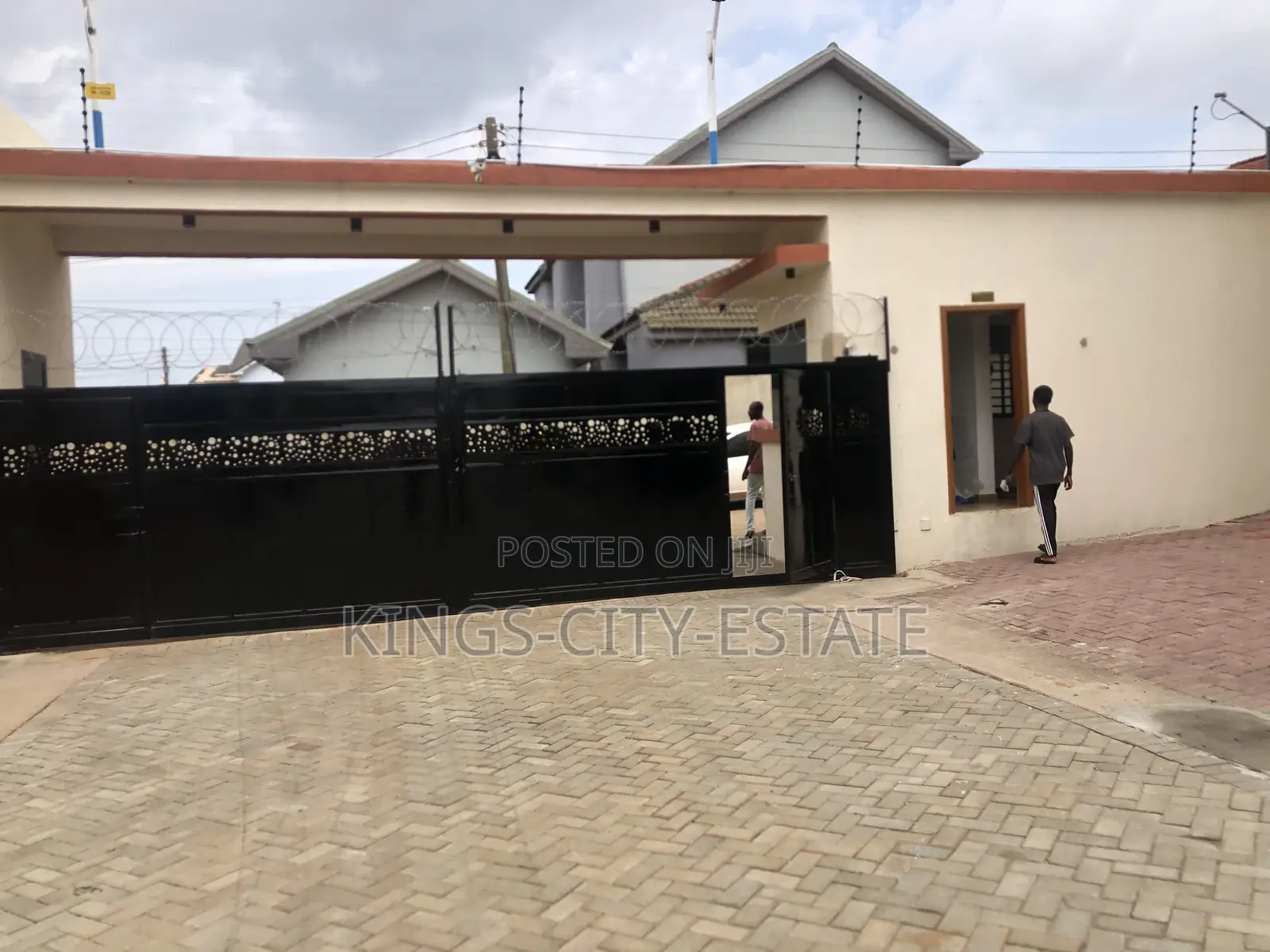 4bdrm Townhouse / Terrace in Kingsby-Area, Achimota for rent