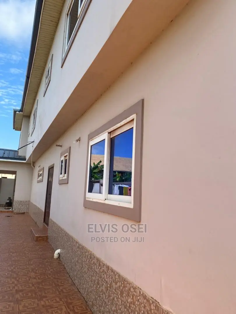 8bdrm House in Scc Junction, Weija for sale