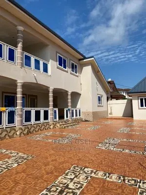 8bdrm House in Scc Junction, Weija for sale