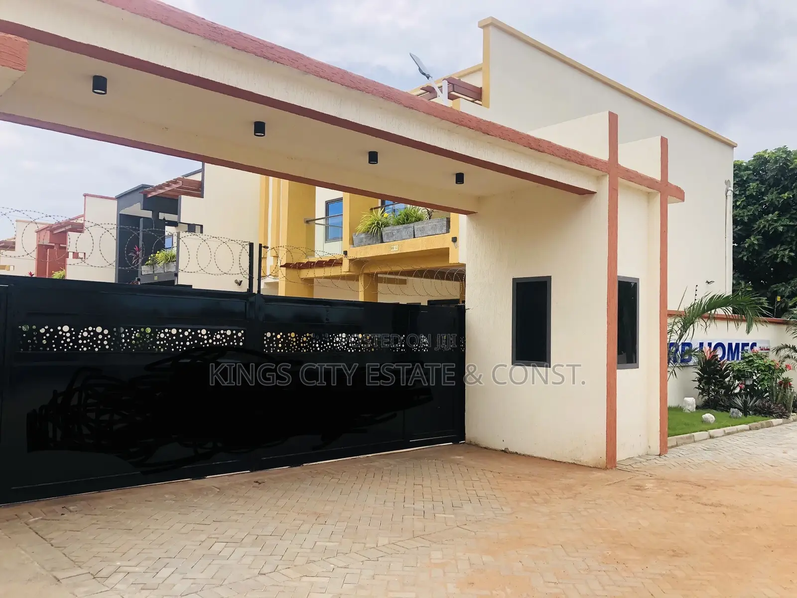 4bdrm Townhouse/Terrace in Mile-7, Achimota for sale