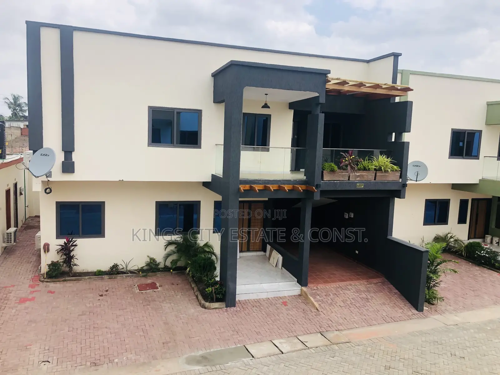 4bdrm Townhouse/Terrace in Mile-7, Achimota for sale