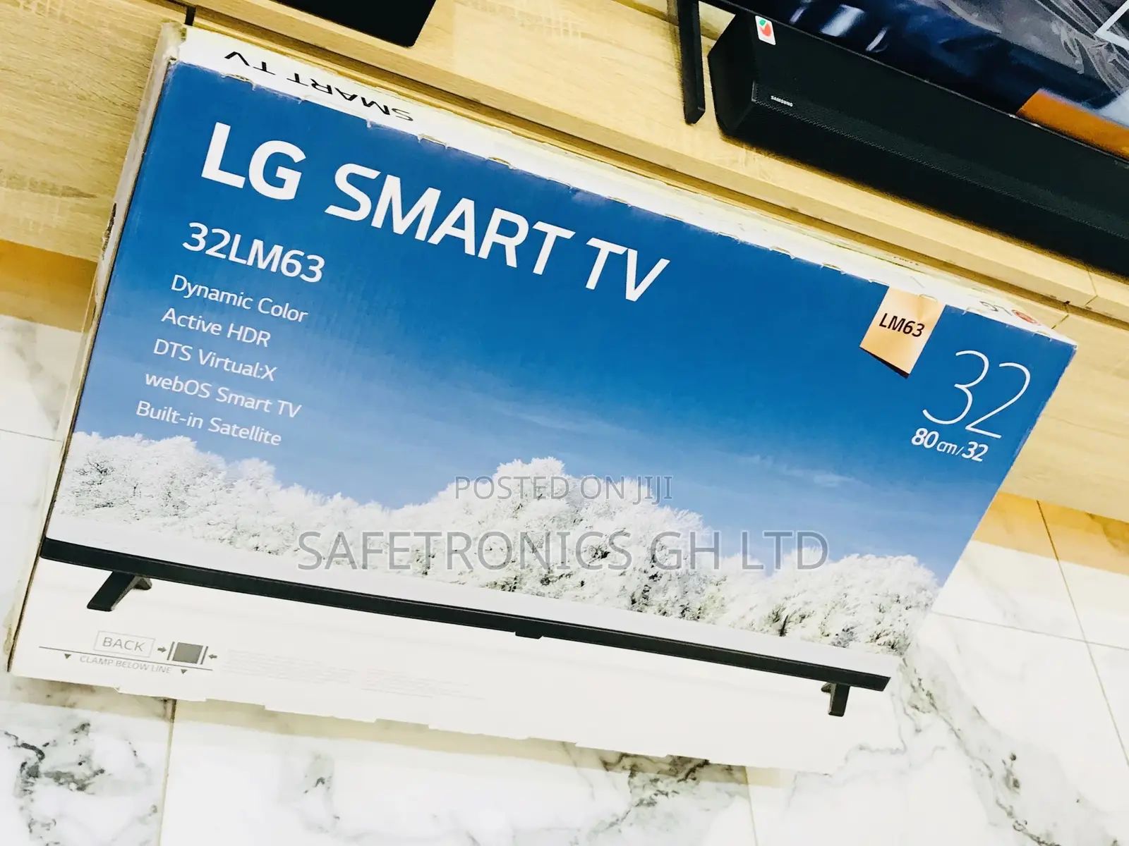 New LG UHD 32 Inches Glossy LED Tv Design 