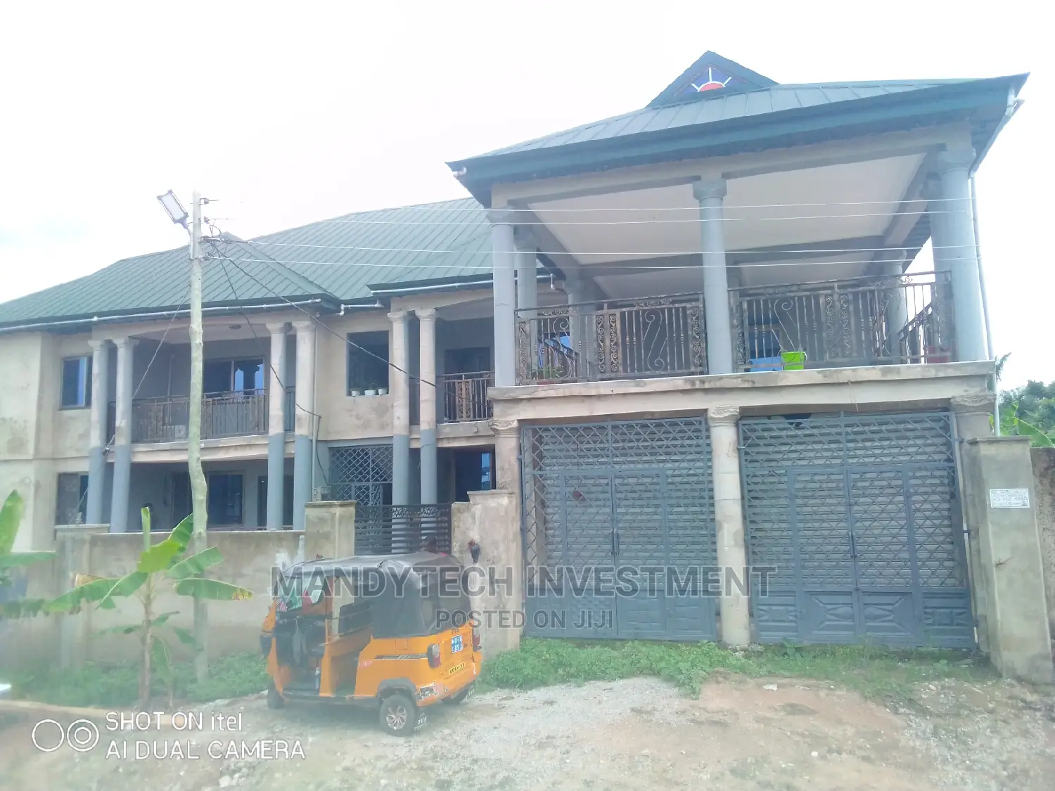 10bdrm Apartment in Atwima Nwabiagya for sale