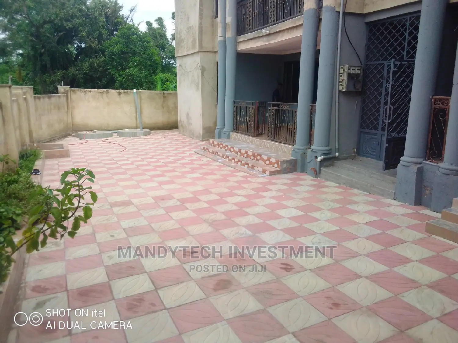 10bdrm Apartment in Atwima Nwabiagya for sale