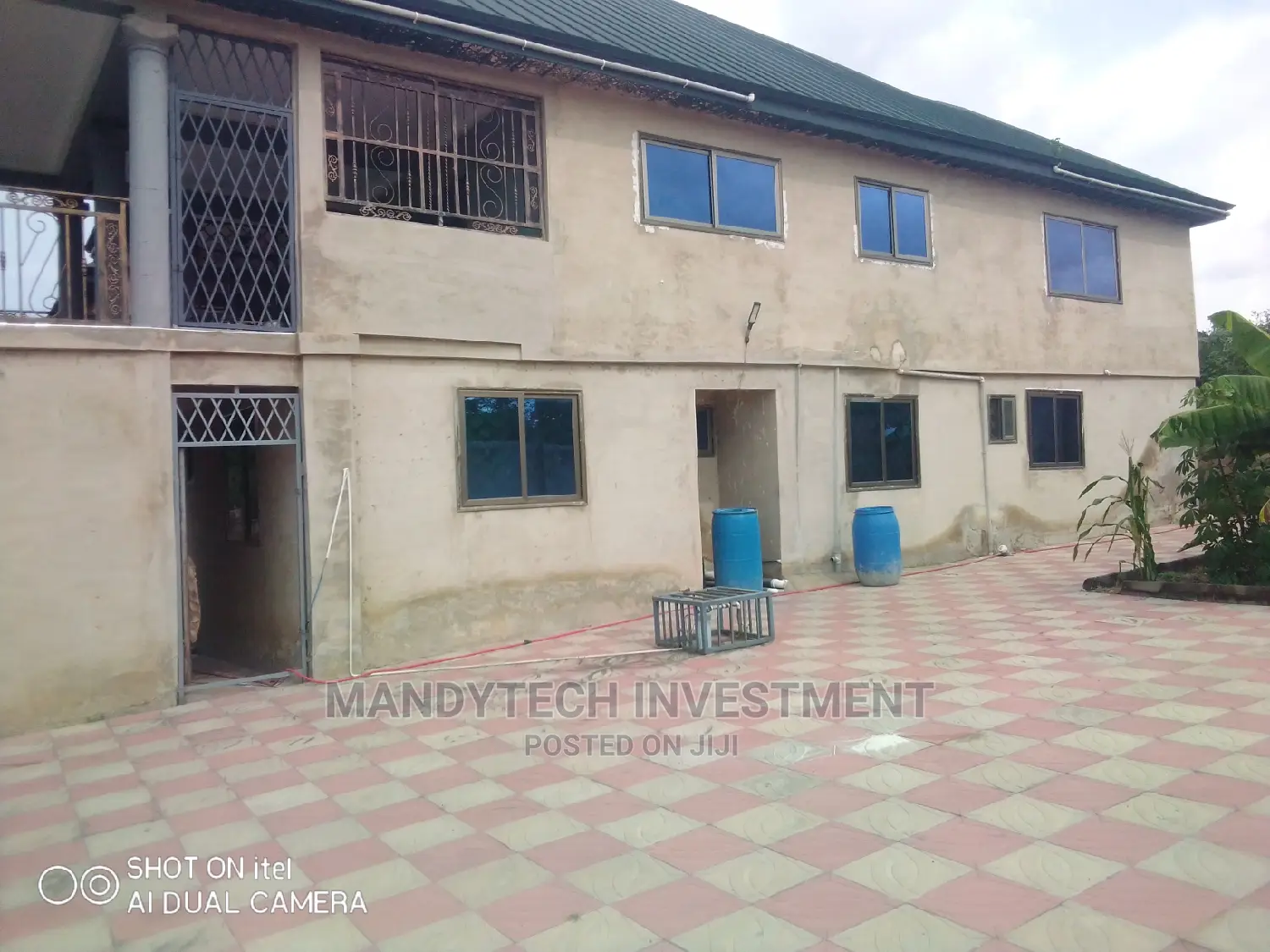 10bdrm Apartment in Atwima Nwabiagya for sale