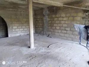 10bdrm House in Aplaku, Weija for sale