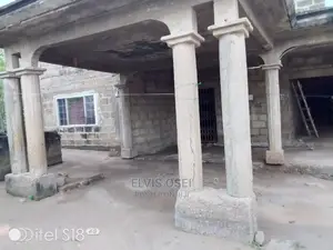 10bdrm House in Aplaku, Weija for sale