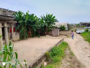 10bdrm House in Aplaku, Weija for sale