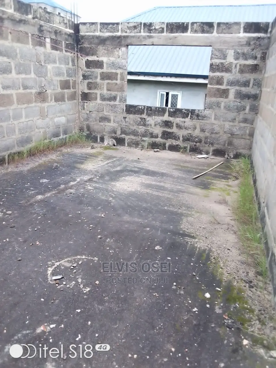 10bdrm House in Aplaku, Weija for sale