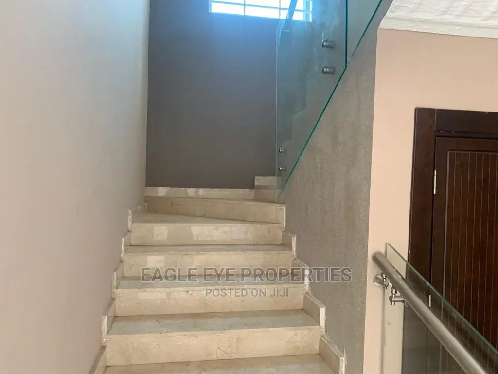 5bdrm House in Airport Residential Area for sale