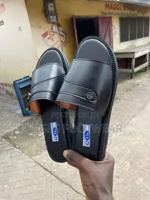 Black Ntwabom Leather Slipper