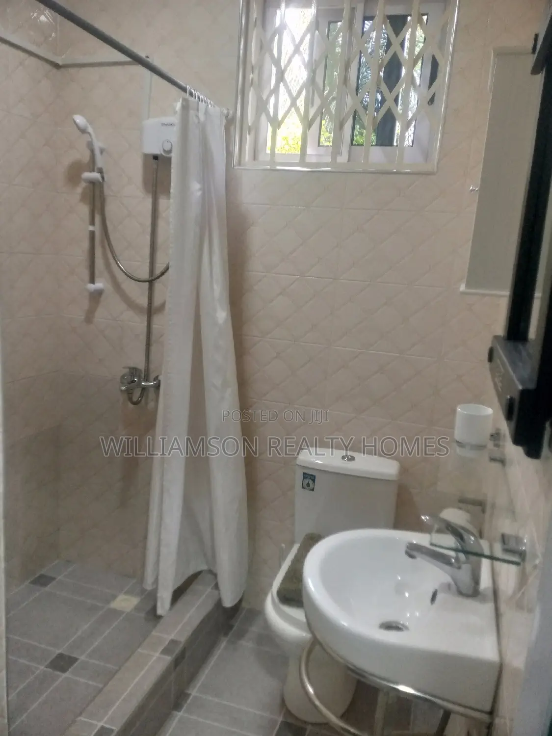 Luxury/Furnished Cham Hall Apt,Spintex