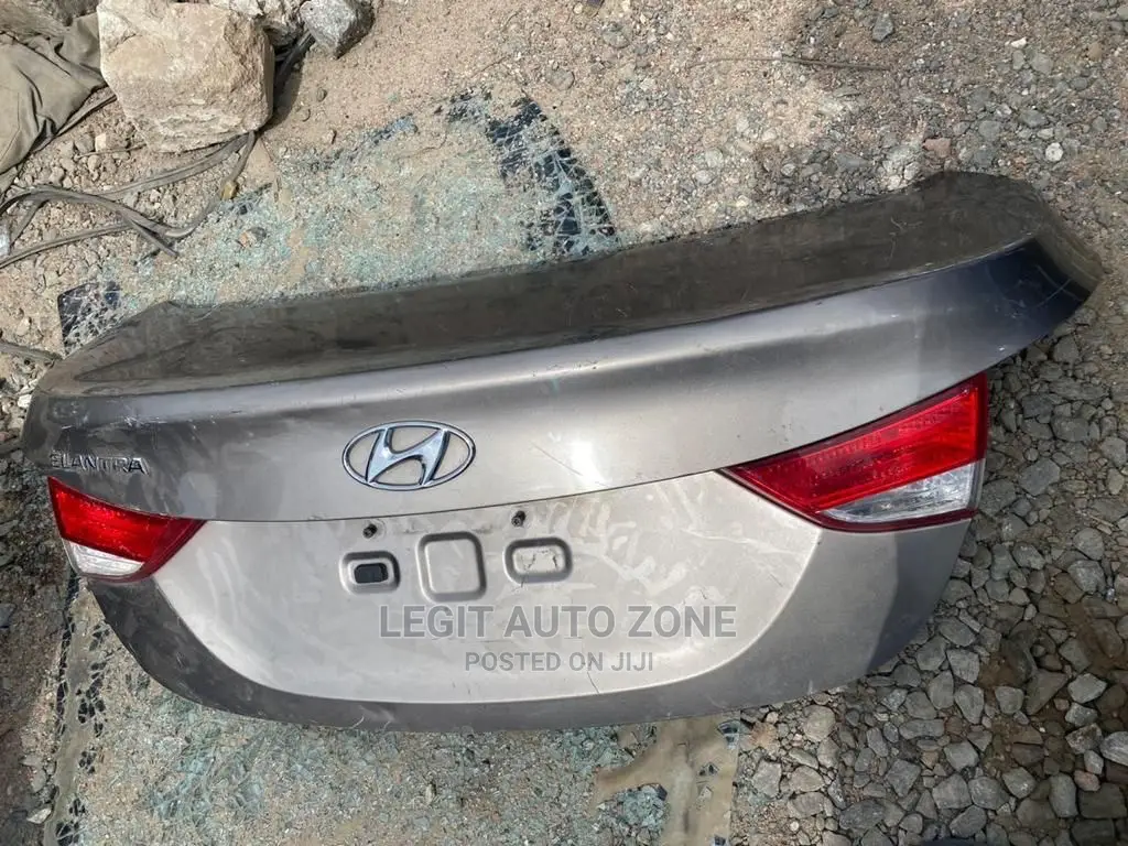 Hyundai Elantra Back Booth