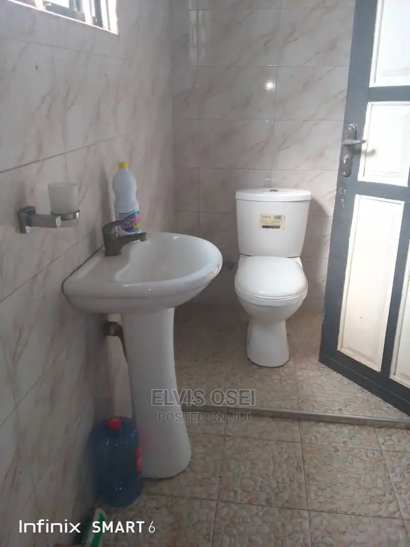 1bdrm House in School Junction, Anyaa for rent