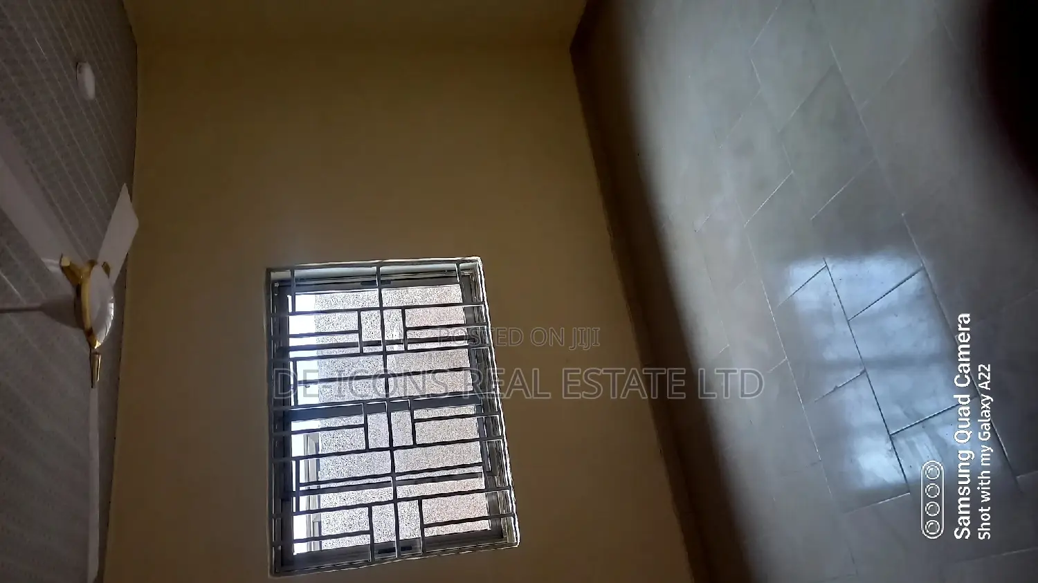 3bdrm Mansion in De-Icons Real Estate, Awutu Senya East Municipal