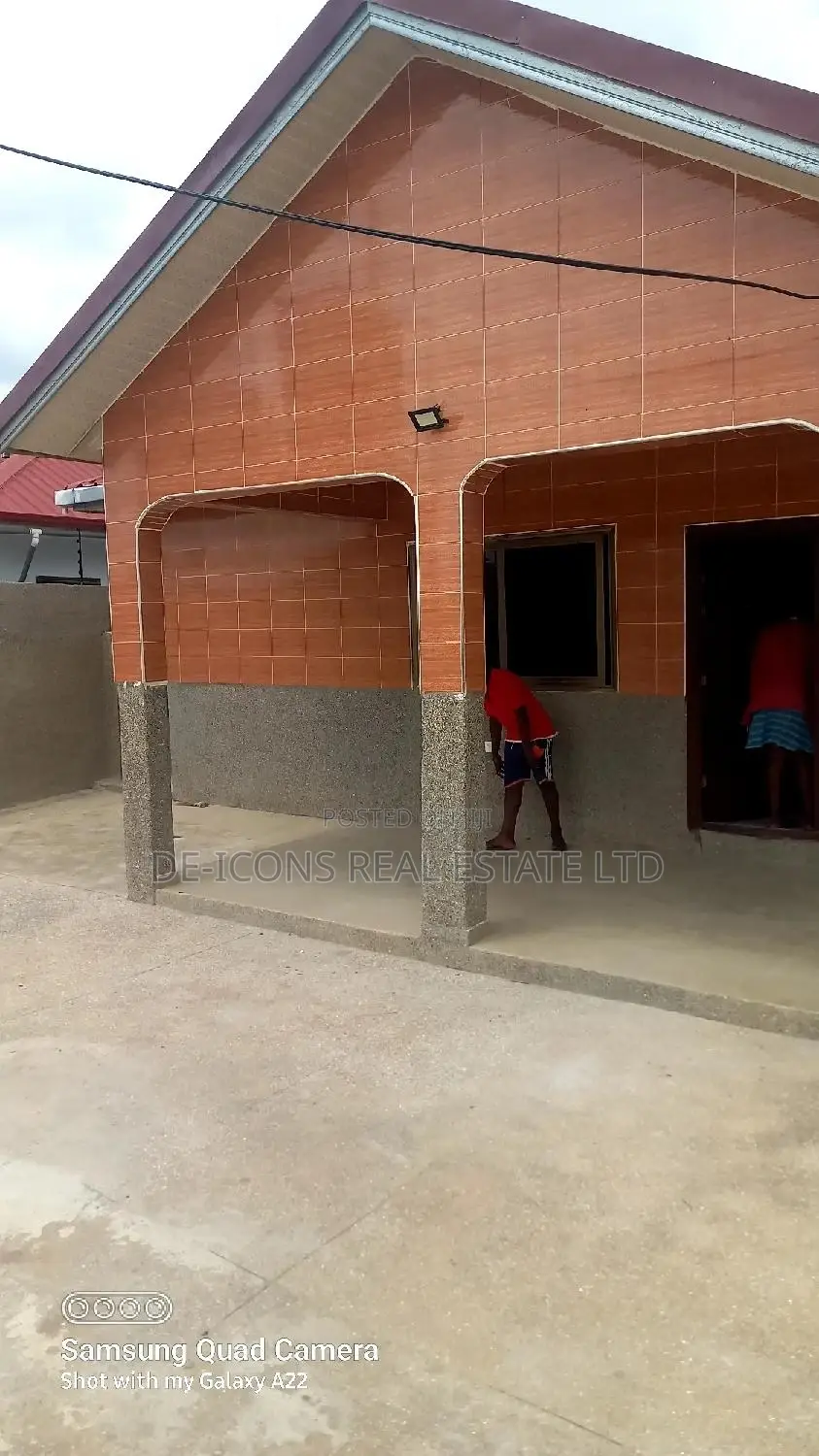 3bdrm Mansion in De-Icons Real Estate, Awutu Senya East Municipal