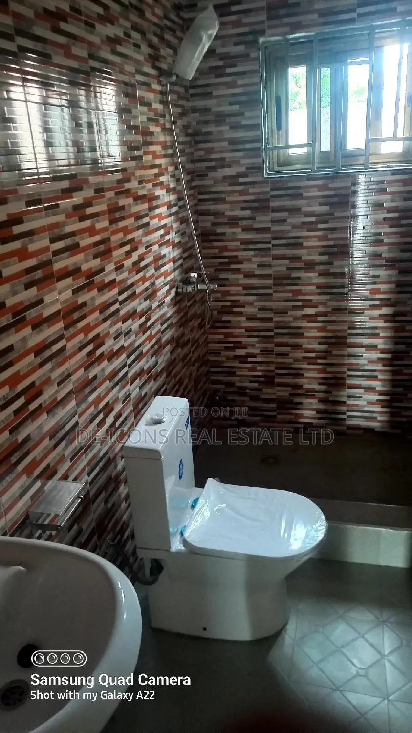 3bdrm Mansion in De-Icons Real Estate, Awutu Senya East Municipal