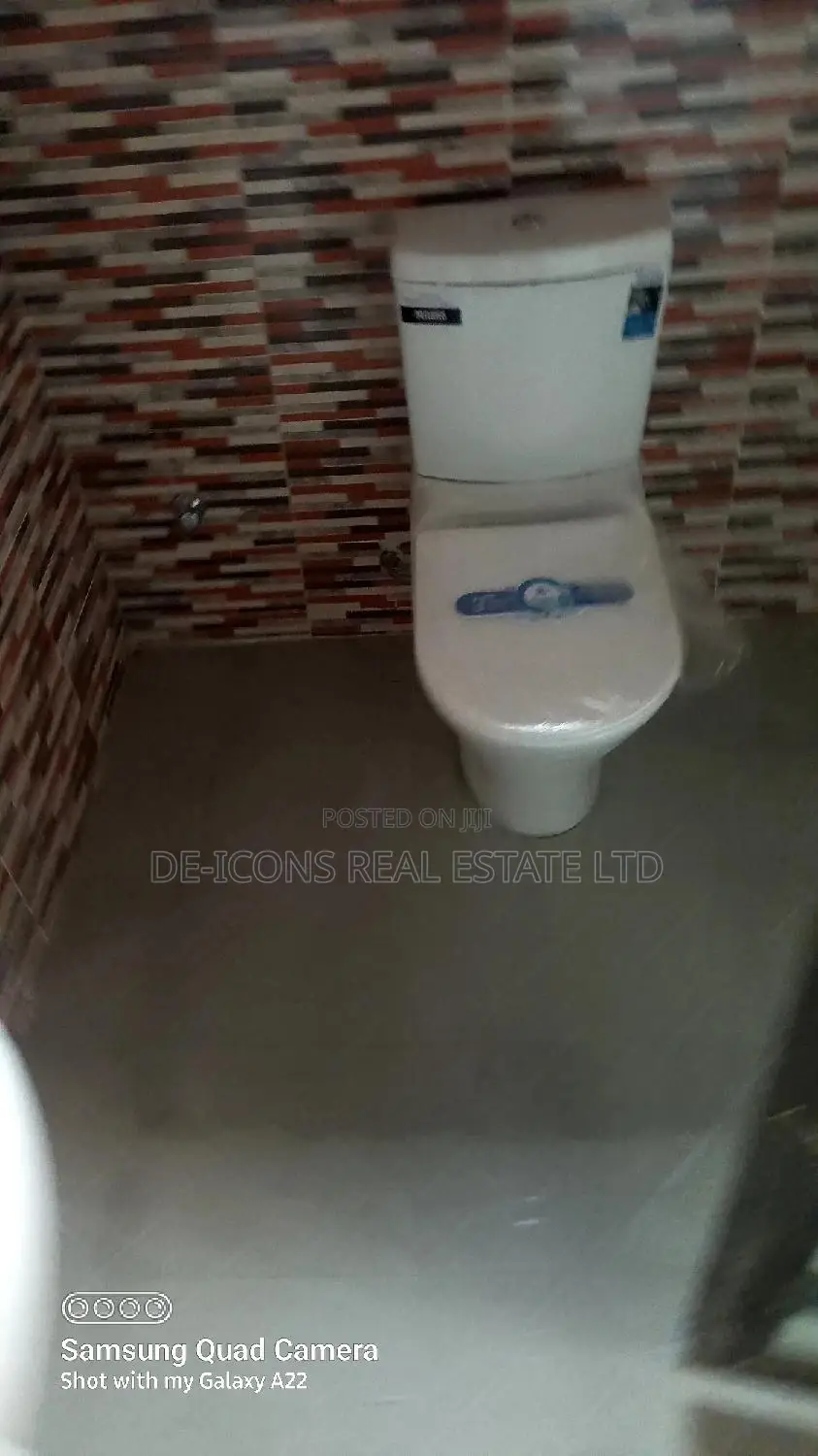 3bdrm Mansion in De-Icons Real Estate, Awutu Senya East Municipal