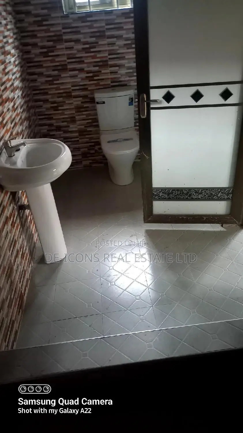 3bdrm Mansion in De-Icons Real Estate, Awutu Senya East Municipal