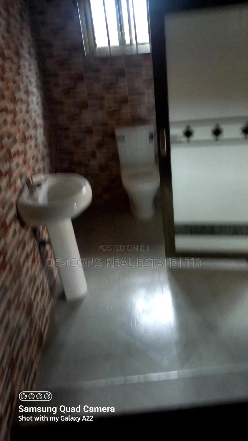 3bdrm Mansion in De-Icons Real Estate, Awutu Senya East Municipal