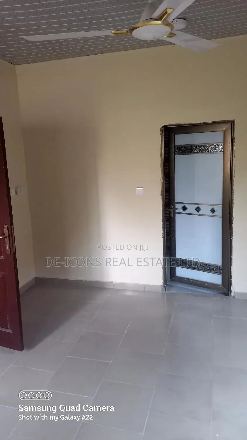 3bdrm Mansion in De-Icons Real Estate, Awutu Senya East Municipal