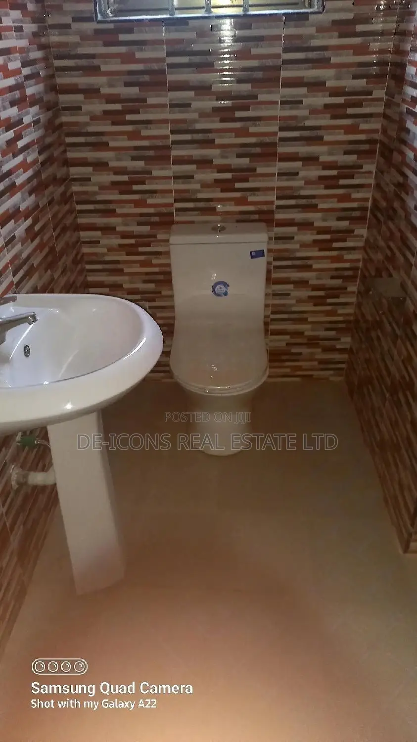 3bdrm Mansion in De-Icons Real Estate, Awutu Senya East Municipal