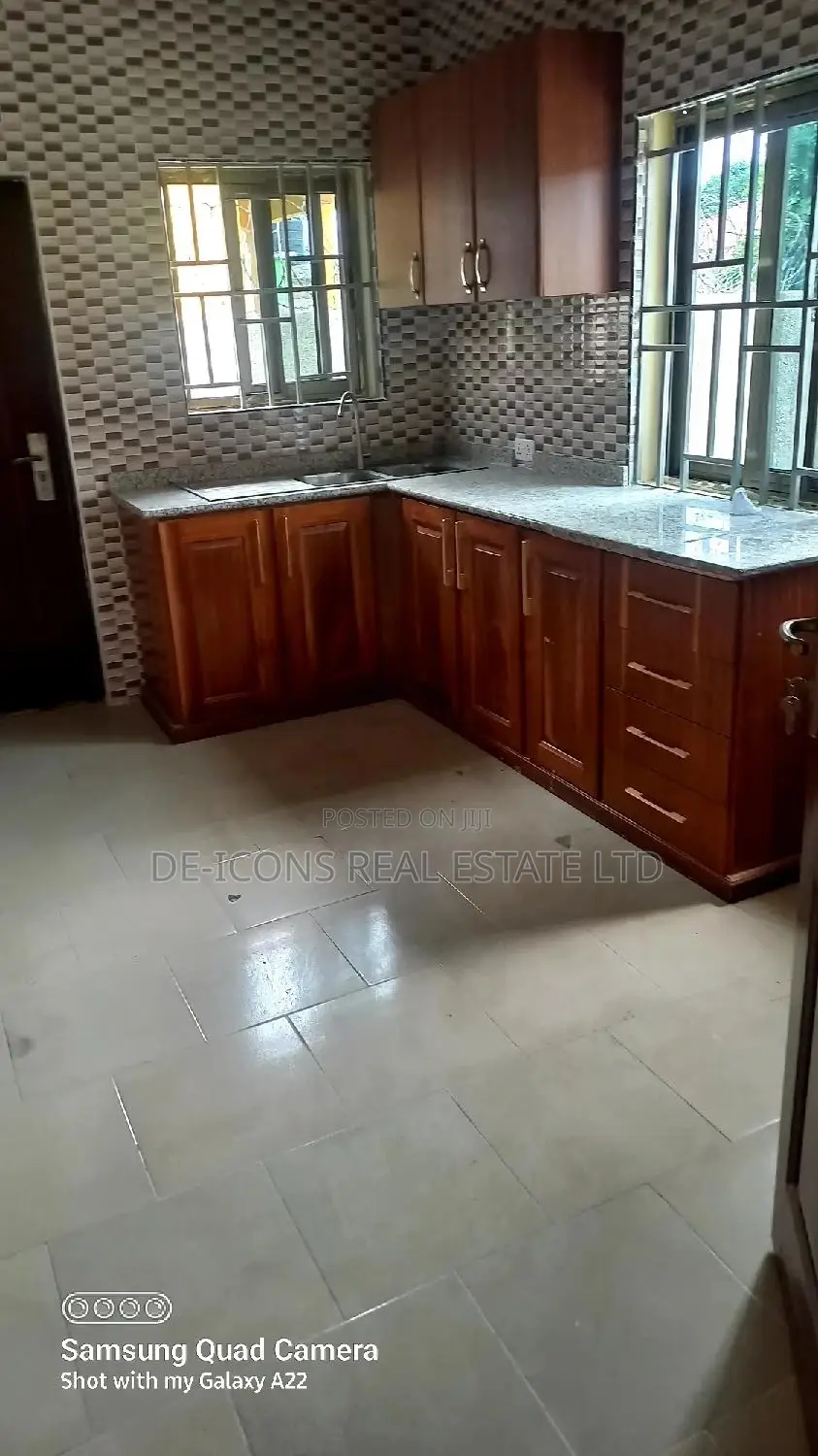 3bdrm Mansion in De-Icons Real Estate, Awutu Senya East Municipal