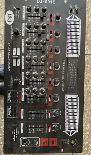 6channels DJ-001E Mixer (J J)