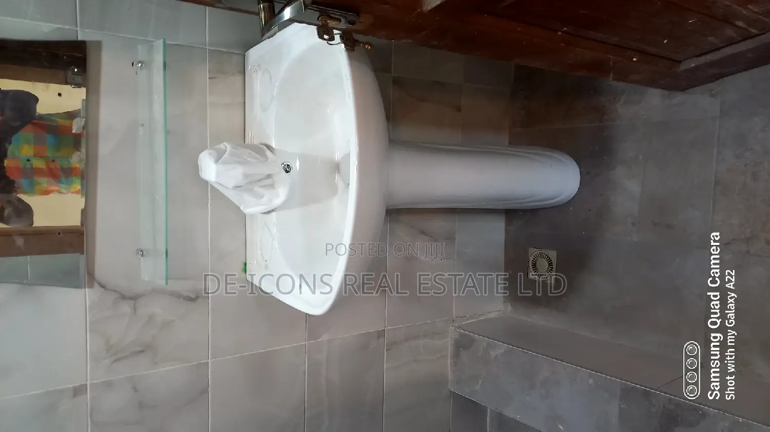 3bdrm House in De-Icons Real Estate, Awutu Senya East Municipal