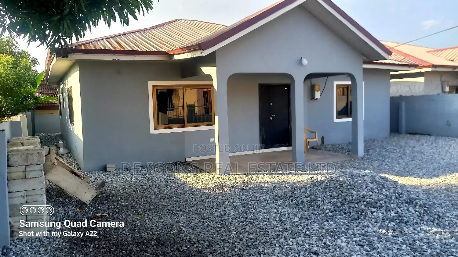 3bdrm House in De-Icons Real Estate, Awutu Senya East Municipal