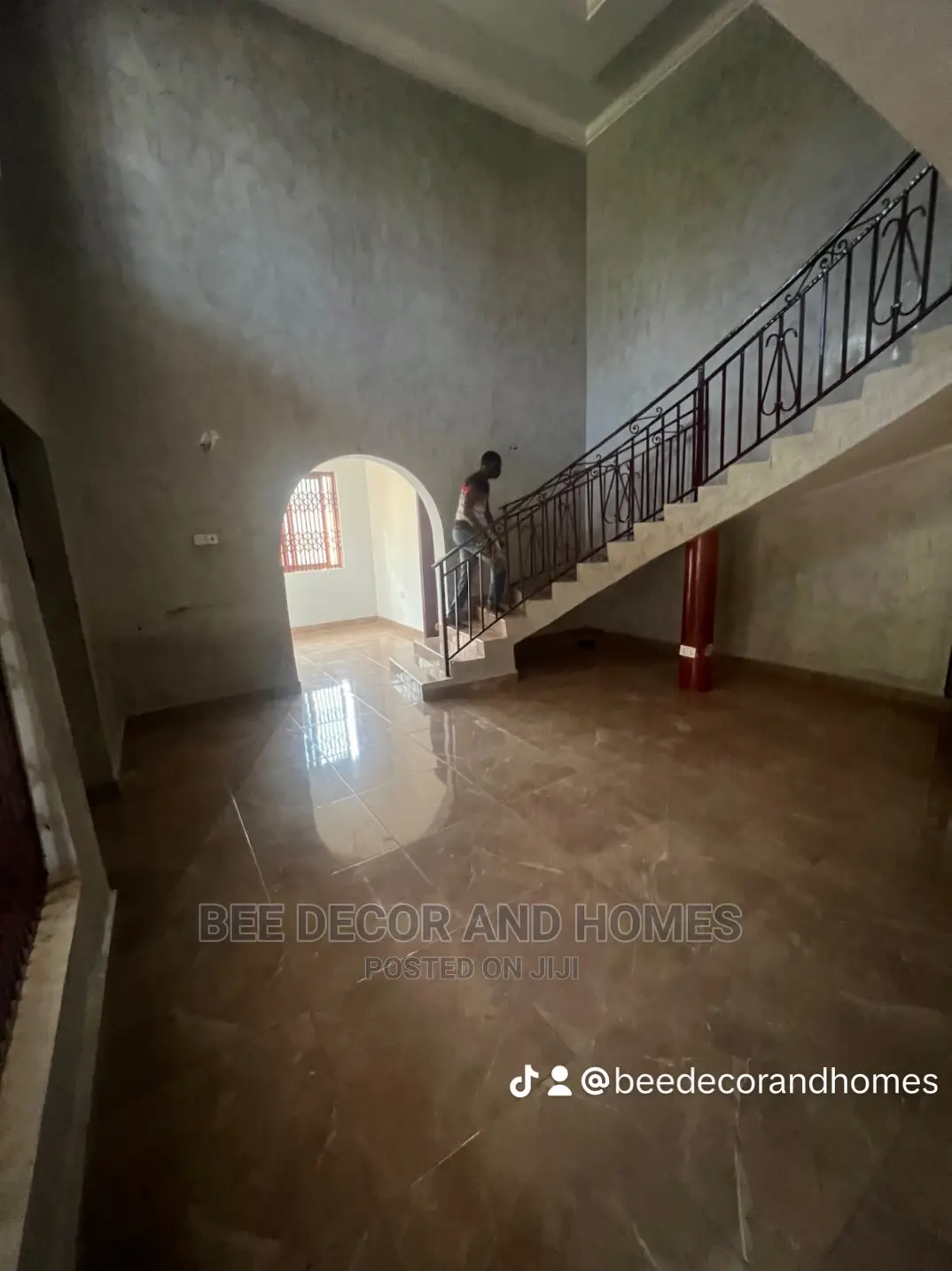 5bdrm Mansion in Bee Decor And Homes, Abokobi for sale